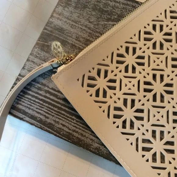 Tory Burch White PVC Cutout Clutch/Wristlet - Picture 3 of 7